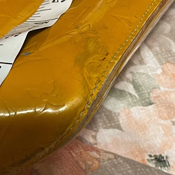 Louis Vuitton - Picture 5 of 12